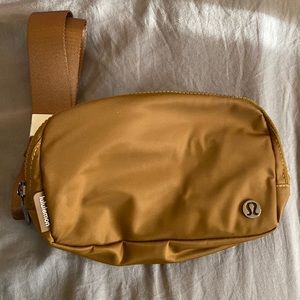 Lululemon Everywhere Belt Bag